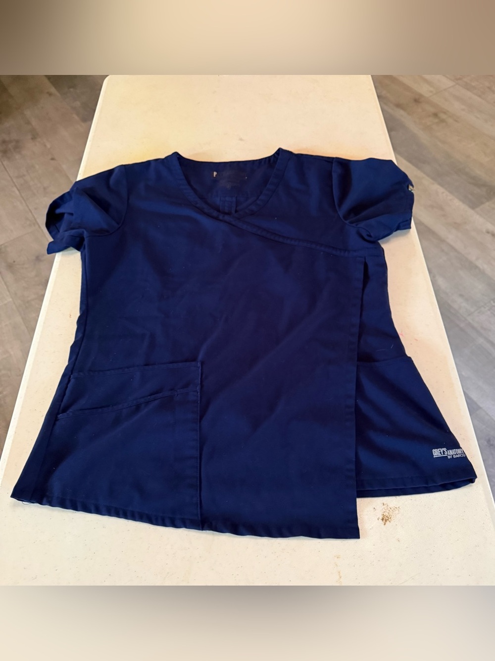 Greys Anatomy Classic Wrap Scrub Top in Navy Sz Med